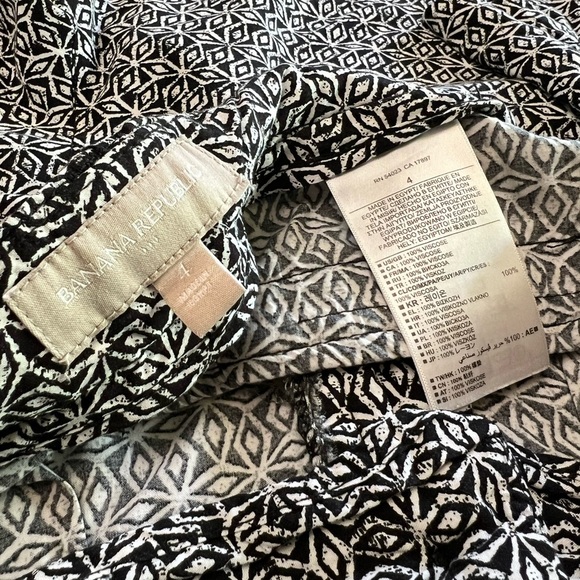 Banana Republic Black and White Geometric Shorts - Picture 4 of 6